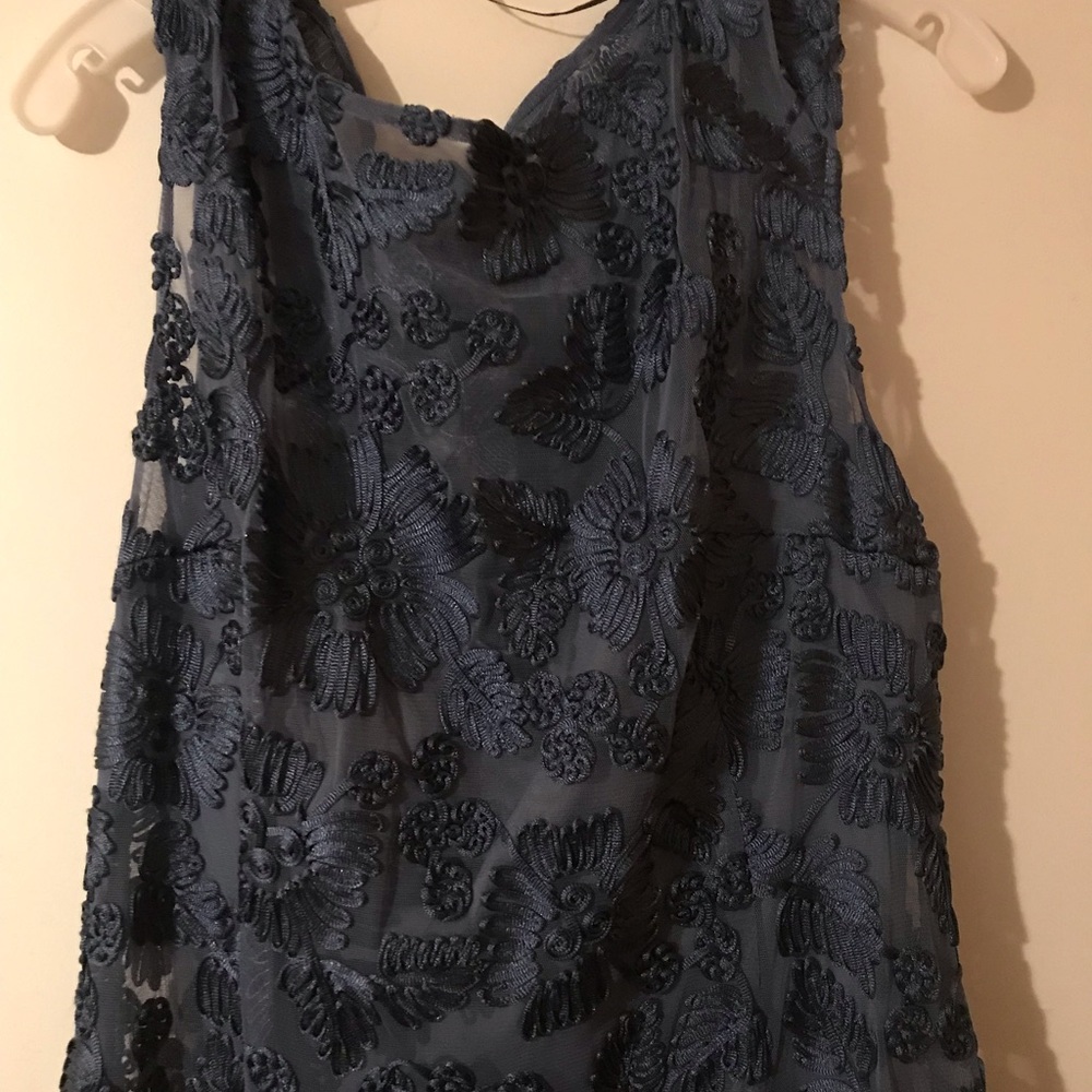 Cap sleeves embroidered dress with title godets